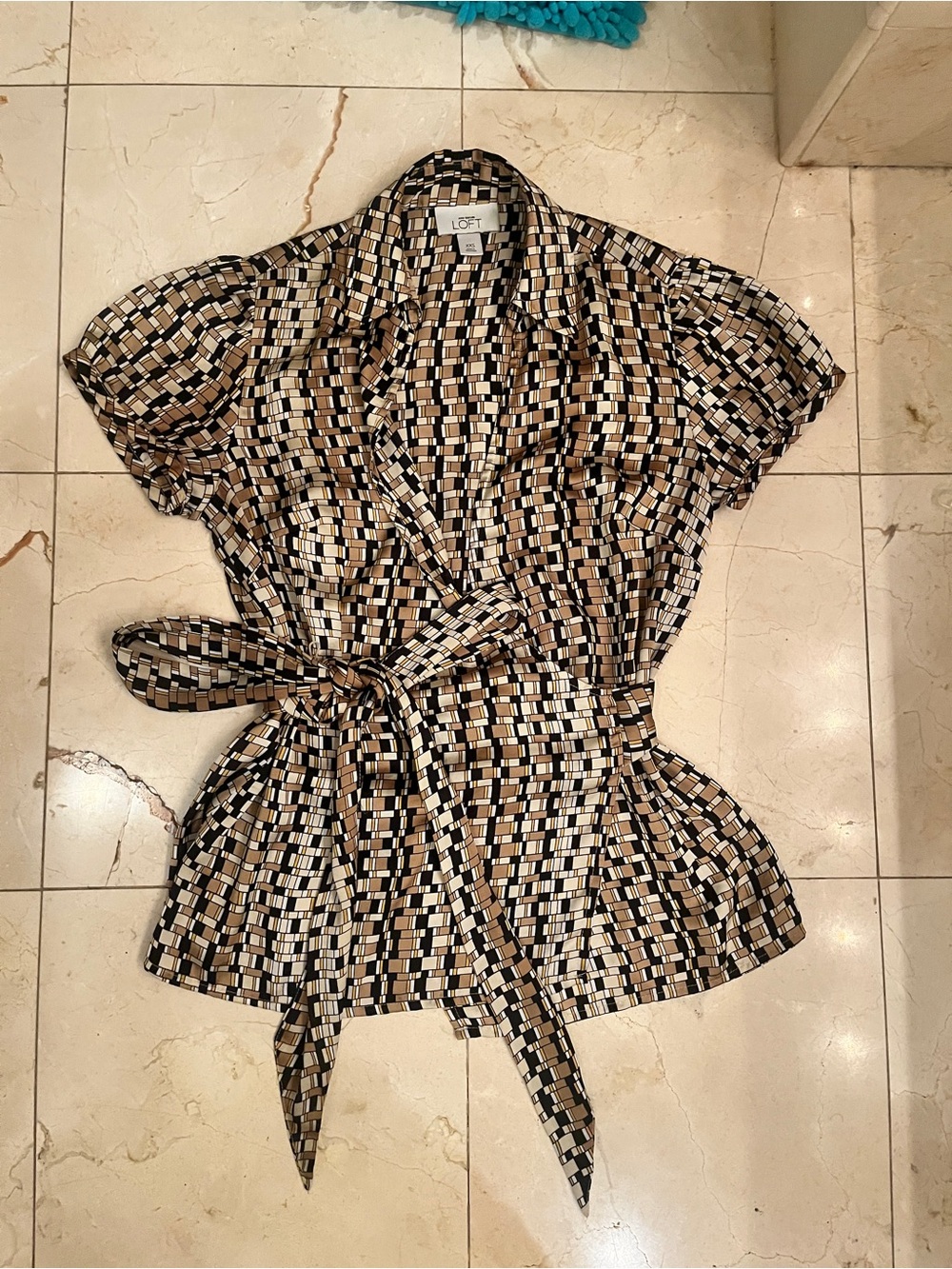 Gorgeous wrap top.